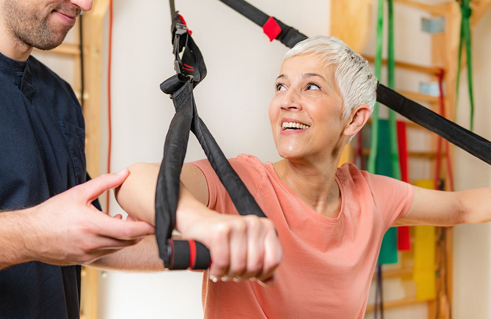 Ältere Frau am Trainieren